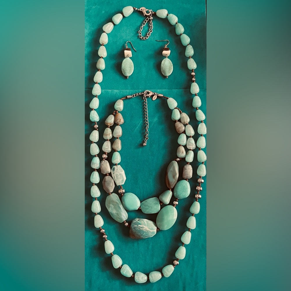 Turquoise Chico necklace & earrings set. Multicolor silver & beads